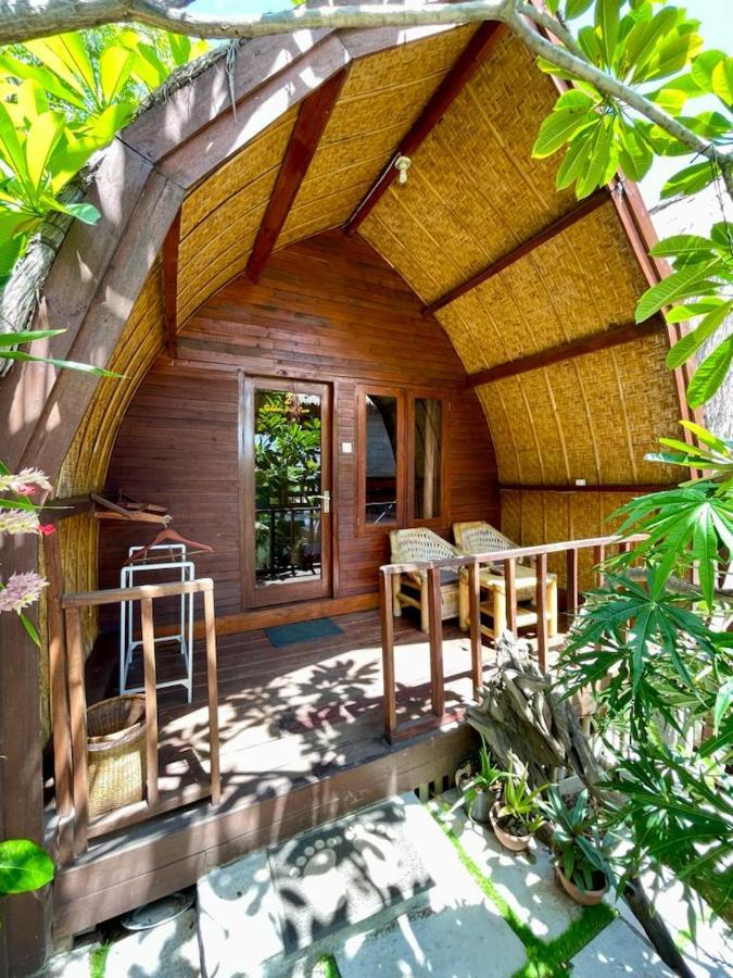 The Golden Ave Bungalow Gili Trawangan Exterior photo