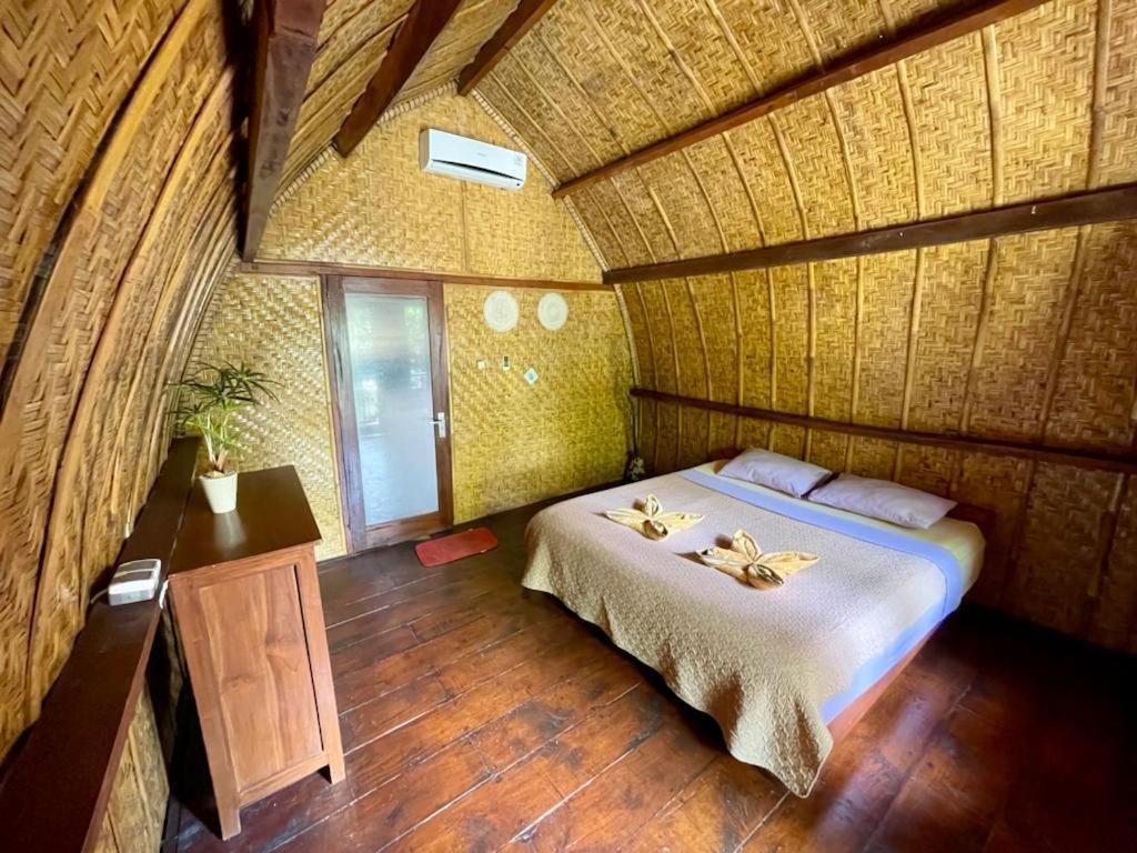 The Golden Ave Bungalow Gili Trawangan Exterior photo